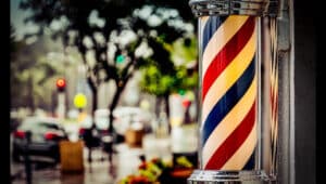 Origen e Historia del Poste de Barbero - Elitienda.com