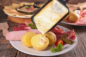 Qué es la raclette y cómo prepararla: la guía definitiva para ...